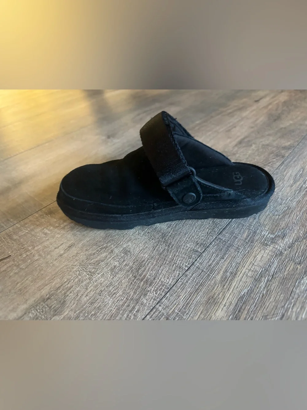 UGG goldenstar girl’s size 2 black slip on clog slippers with swivel heal strap